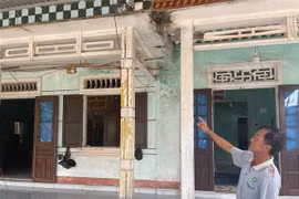 Các căn nhà của người dân đội 2, xã Hải Khê đã bị xuống cấp nghiêm trọng nhưng không thể sửa chữa vì nằm trong vùng quy hoạch dự án. (Ảnh: Thanh Thủy/TTXVN)