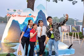 Đến với Ngày hội Du lịch Non nước Cao Bằng, du khách sẽ được thưởng thức những đặc sản và trải nghiệm các sản phẩm, dịch vụ du lịch tiêu biểu. (Nguồn: Báo Cao Bằng)