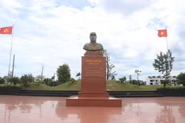Tượng Lãnh tụ Cuba Fidel Castro được đặt ở vị trí trung tâm của Công viên Fidel ở thành phố Đông Hà, tỉnh Quảng Trị. (Ảnh: Nguyên Lý/TTXVN)