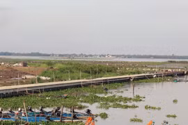 Khu Đô thị mới Phú Qúy lấn biển (thành phố Rạch Giá, tỉnh Kiên Giang) trong giai đoạn thi công mặt bằng và kè chống sạt lở. (Ảnh: Lê Huy Hải/TTXVN)