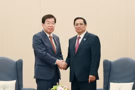 Thủ tướng Phạm Minh Chính tiếp Hạ nghị sỹ Hiraguchi, Chủ tịch Ủy ban đặc biệt về xây dựng luật công chức và đạo đức chính trị của Hạ viện Nhật Bản. (Ảnh: Dương Giang/TTXVN)