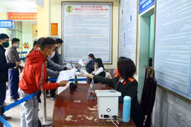 Làm thủ tục xuất nhập cảnh. (Ảnh minh họa. Nguồn: TTXVN)
