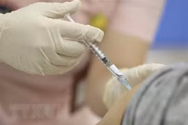 Tiêm vaccine ngừa COVID-19. (Nguồn: TTXVN)