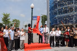 [Photo] Lễ gắn biển hai đường mang tên nhà báo, liệt sỹ của TTXVN