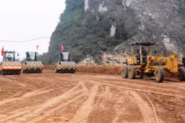 Thi công một dự án thành phần Cao tốc Bắc-Nam giai đoạn 2017-2020. (Ảnh: Việt Hùng/Vietnam+)