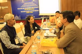 Các doanh nghiệp Ấn Độ trao đổi trực tiếp các nội dung xúc tiến thương mại với các doanh nghiệp các tỉnh Nam Trung Bộ. (Ảnh: Phan Sáu/TTXVN)