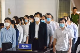 Các bị cáo tại phiên tòa xét xử sơ thẩm hồi tháng 9/2022. (Ảnh: Tuấn Anh/TTXVN)