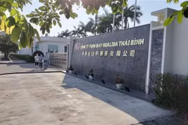 Công ty Trách nhiệm hữu hạn may HUALIDA Thái Bình - nơi có một số công nhân bị ngộ độc thực phẩm. (Ảnh: Thu Hoài/TTXVN)