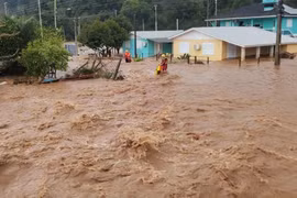 Nước lũ dâng cao tại một khu vực thuộc bang Rio Grande do Sul của Brazil. (Nguồn: Floodlist)