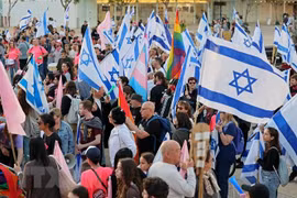 Biểu tình phản đối kế hoạch cải cách tư pháp của Chính phủ Israel. (Ảnh: AFP/TTXVN)