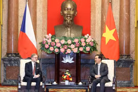 Chủ tịch nước Võ Văn Thưởng và Thủ tướng Cộng hòa Séc Petr Fiala. (Ảnh: Thống Nhất/TTXVN)