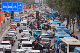 Giao thông Thủ đô ùn tắc trong ngày cuối cùng của kỳ nghỉ Tết Nguyên đán 2024. (Ảnh: PV/Vietnam+)