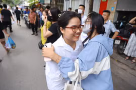 Thí sinh rạng rỡ sau môn thi cuối cùng của Kỳ thi tốt nghiệp THPT năm 2024 