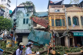 Hà Nội: "Thảm họa" được báo trước từ những ngôi nhà cổ sau cơn bão Yagi 