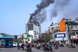 Vụ cháy xảy ra trên nóc tòa nhà 7 tầng nằm ở khu vực Ô Chợ Dừa (Đống Đa, Hà Nội) vào tháng 3 vừa qua. (Ảnh: Hoài Nam/Vietnam+)