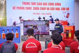 Trung tâm Giáo dục cộng đồng về phòng cháy, chữa cháy và cứu nạn, cứu hộ (Thanh Xuân, Hà Nội) là địa điểm người dân có thể tham gia trải nghiệm thường xuyên vào cuối tuần. (Ảnh: Hoài Nam/Vietnam+)