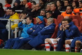 HLV Wenger cay đắng khi nói về thất bại tủi hổ của Arsenal