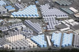 Các bể chứa nước thải nhiễm phóng xạ đã qua xử lý của nhà máy điện hạt nhân Fukushima số 1 ở Fukushima, Nhật Bản, ngày 22/8/2023. (Ảnh: Kyodo/TTXVN)