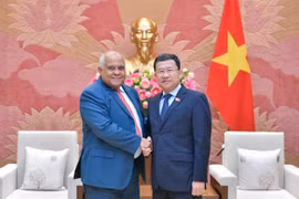 Chủ nhiệm Ủy ban Đối ngoại Vũ Hải Hà và Đại sứ Cuba tại Việt Nam Orlando Nicolás Hernández Guillén. (Nguồn: Cổng Thông tin Điện tử Quốc hội)
