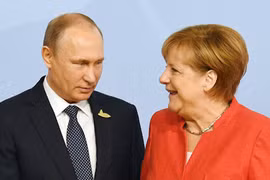 Tổng thống Nga Vladimir Putin và Thủ tướng Đức Angela Merkel. (Nguồn: Getty)