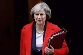 Thủ tướng Anh Theresa May tới dự phiên họp chất vấn tại Nghị viện ở London ngày 23/11. (Nguồn: AP/TTXVN)