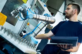 Một hệ thống robot cộng tác của UR.