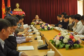 Quang cảnh cuộc họp thông báo quyết định thu hồi dự án khu du lịch sinh thái Hàm Rồng. (Ảnh: Hương Thu/TTXVN)