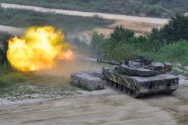 Xe tăng K1A2 của quân đội Hàn Quốc tham gia cuộc tập trận bắn đạn thật. (Nguồn: AFP/TTXVN)