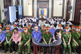 Các bị cáo tại phiên tòa ngày 8/6. (Ảnh: Thành Chung/TTXVN)