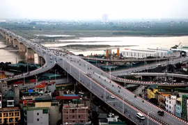 Công trình cầu Vĩnh Tuy. (Ảnh: Huy Hùng/TTXVN)