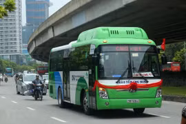 Hà Nội đưa các tuyến xe buýt dùng nhiên liệu sạch vào sử dụng. (Ảnh minh họa: Huy Hùng/TTXVN)