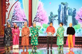 "Ngọc Hoàng" Quốc Khánh trong trang phục trẻ trung mừng chiến thắng của đội tuyển bóng đá. (Ảnh: VFC)