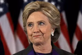 Bà Clinton đã không giấu nổi nỗi buồn sau thất bại tại cuộc bầu cử tổng thống Mỹ. (Nguồn: RT)
