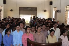 Các bị cáo tại phiên tòa. (Ảnh: Phạm Thanh Tân/TTXVN)