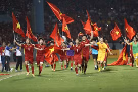 Đội tuyển Bóng đá nữ Việt Nam bảo vệ thành công Huy chương Vàng tại SEA Games 31 sau khi đánh bại Thái Lan. (Ảnh: TTXVN)