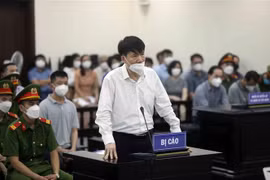 Bị cáo Trương Quốc Cường trả lời câu hỏi của Hội đồng xét xử ngày 12/5. (Ảnh: An Đăng/TTXVN)