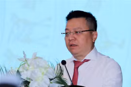 Ông Lê Quốc Minh, Ủy viên Trung ương đảng, Phó Trưởng Ban Tuyên giáo Trung ương, Tổng Biên tập Báo Nhân dân, Chủ tịch Hội nhà báo Việt Nam phát biểu tại hội nghị. (Ảnh: Nguyễn Nam/TTXVN)