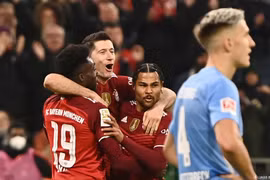 Bayern chặn mạch bất bại của Freiburg, Dortmund thua Leipzig