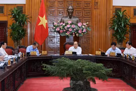 Thủ tướng Nguyễn Xuân Phúc chủ trì cuộc họp. (Ảnh: Dương Giang/TTXVN)