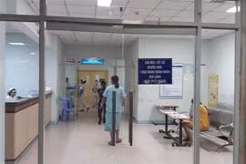 Hiện trường vụ người nhà bệnh nhân hành hung bác sĩ ngay trong Bệnh viện Đa khoa Đồng Nai. (Ảnh: Lê Xuân/TTXVN)