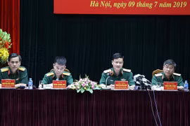 Thiếu tướng Nguyễn Văn Đức, Cục trưởng Cục Tuyên huấn - Tổng cục Chính trị QĐND Việt Nam chủ trì họp báo. (Ảnh: Dương Giang/TTXVN)