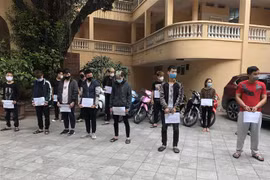 Các đối tượng tại cơ quan điều tra. (Ảnh: Nguyễn Hoàng/TTXVN)