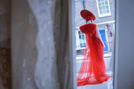 Ngắm váy cưới lộng lẫy của nhà thiết kế Việt ở New York, London