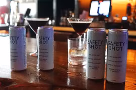 Đồ uống giải rượu SafetyShot. (Nguồn: Oddity Central)