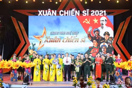Chương trình giao lưu nghệ thuật, giao lưu giữa các nhân chứng lịch sử với cán bộ, chiến sỹ lực lượng vũ trang tỉnh Bà Rịa-Vũng Tàu. (Ảnh: Huỳnh Ngọc Sơn/TTXVN)