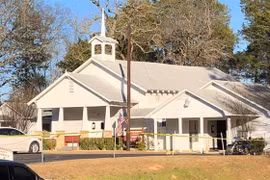Cảnh sát phong tỏa hiện trường vụ xả súng ở nhà thờ Methodist Starrville ở cách thành phố Dallas, bang Texas (Mỹ) hơn 160km về phía Đông. (Ảnh: Houston Chronicle/TTXVN)