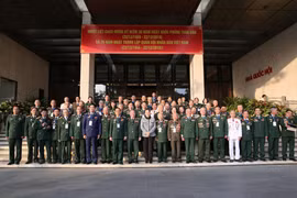 Chủ tịch Quốc hội Nguyễn Thị Kim Ngân với các đại biểu. (Ảnh: Dương Giang/TTXVN)