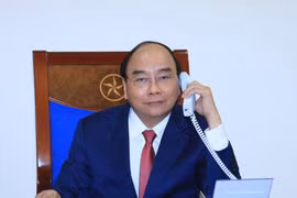 Thủ tướng Nguyễn Xuân Phúc điện đàm với Thủ tướng Liên bang Nga Dmitry Medvedev. (Ảnh: Thống Nhất/TTXVN)