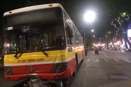 Hà Nội: Tai nạn thảm khốc trên phố Hàng Khay, một phụ nữ tử vong