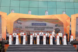 Hội chợ Công nghiệp hỗ trợ thành phố Hà Nội thu hút sự tham gia của hơn 250 gian hàng của các doanh nghiệp công nghiệp hỗ trợ trong nước và quốc tế. (Ảnh: PV/Vietnam+)